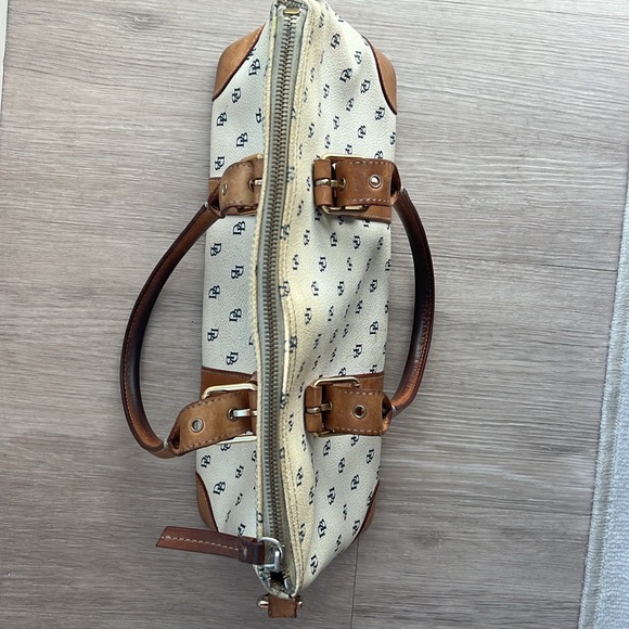 Vintage Dooney & Bourke White Domed Shoulder Satchel - Picture 2 of 6